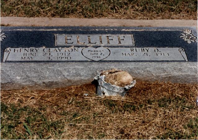Tombstone of Henry Clayton and Ruby D. Elliff
