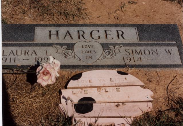 Tombstone of Simon W. and Laura L. Harger