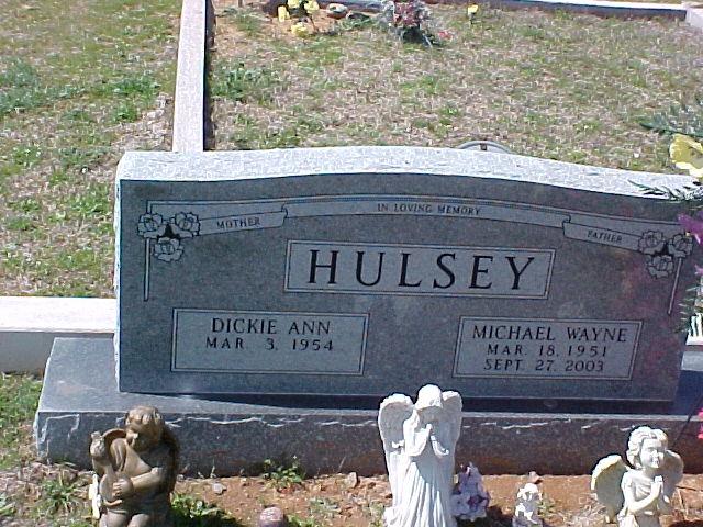 Tombstone of Michael Wayne and Dickie Ann Hulsey
