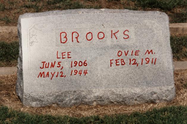 Tombstone of Lee and Ovie M. Brooks
