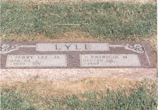 Tombstone of Terry Lee and Patricia M. Lyle