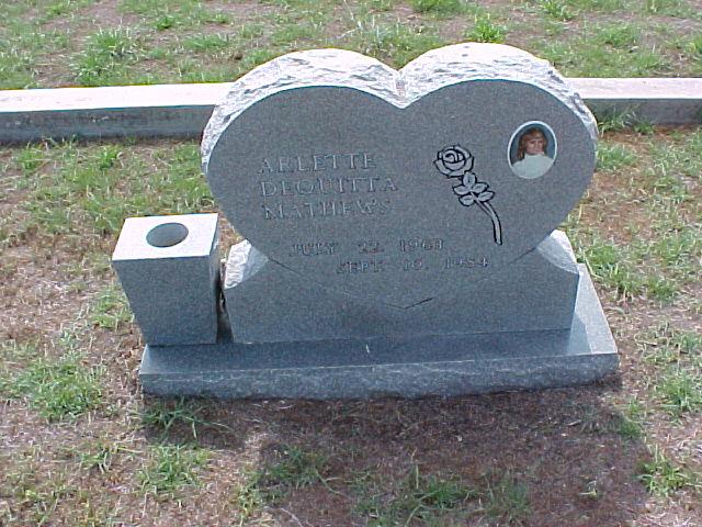 Tombstone of Arlette Matthews