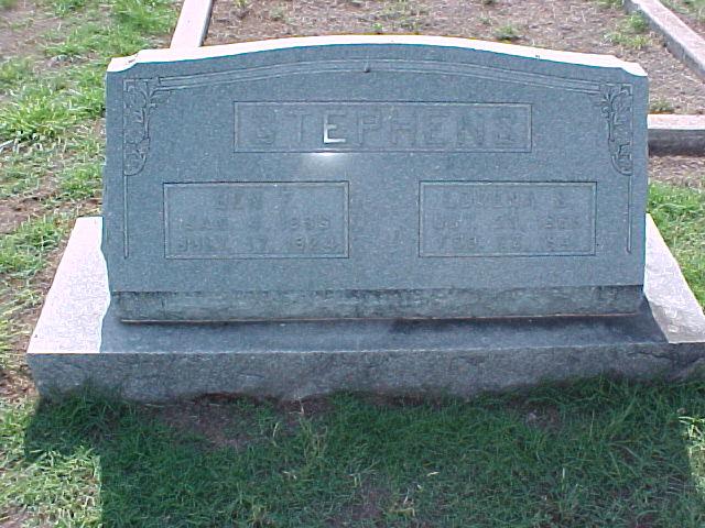 Tombstone of Ben F. and Lorena S. Stephens