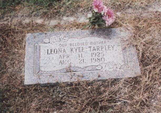 Tombstone of Leona Kyle Tarpley