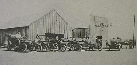 AutoShowCampStorebefore1909.jpg (35674 bytes)
